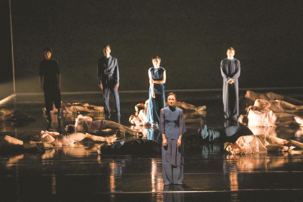 東方藝術(shù)中心原創(chuàng)舞劇《雷雨》舉行彩排。 本報(bào)記者 葉辰亮攝