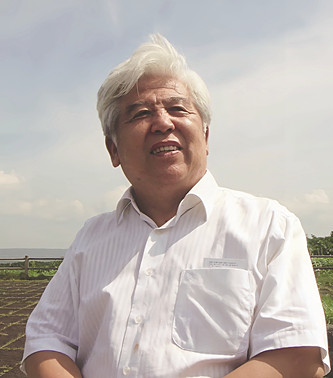 馬振聲 1939年生于北京，1964年本科畢業(yè)于中央美術(shù)學(xué)院中國畫系，同年考入中央美術(shù)學(xué)院中國畫系首屆研究生，師從蔣兆和教授，專攻水墨人物畫。1973年調(diào)入四川省美協(xié)從事專業(yè)美術(shù)創(chuàng)作。1994年起受聘任教于北京語言大學(xué)藝術(shù)系。曾任北京語言大學(xué)藝術(shù)學(xué)院名譽(yù)院長、重慶國畫院名譽(yù)院長、中央文史研究館書畫院名譽(yù)院長?，F(xiàn)為中國美協(xié)蔣兆和藝術(shù)研究會會長、重慶市美協(xié)名譽(yù)主席，中央文史研究館館員、國家一級美術(shù)師。其作品曾多次入選全國美展、中國畫百年展等全國性大展并獲獎(jiǎng)，多次在國內(nèi)外舉辦個(gè)展或聯(lián)展，多幅作品被中國美術(shù)館等單位收藏。