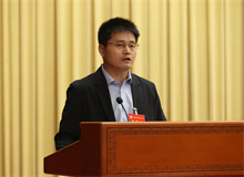 楊輝：以文學(xué)批評參與當(dāng)代文化創(chuàng)造　　十余年有一個問題始終縈繞于懷，那就是如何做出屬于我們這一代人的學(xué)問……[詳細(xì)]