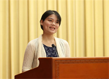 李春華（李琸）：從一個人的戈壁走向文學(xué)的綠洲　　至今我不敢稱自己為作家，對我而言，這是一個非常神圣的字眼……[詳細(xì)]