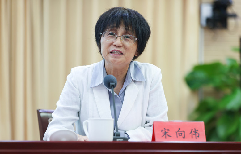 中國作家出版集團(tuán)有限公司副總經(jīng)理宋向偉主持會議