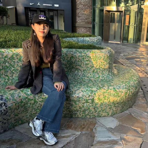 小珂，1988年生于北京，2018年開始寫作，作品曾發(fā)表于《收獲》《十月》《長江文藝》等雜志