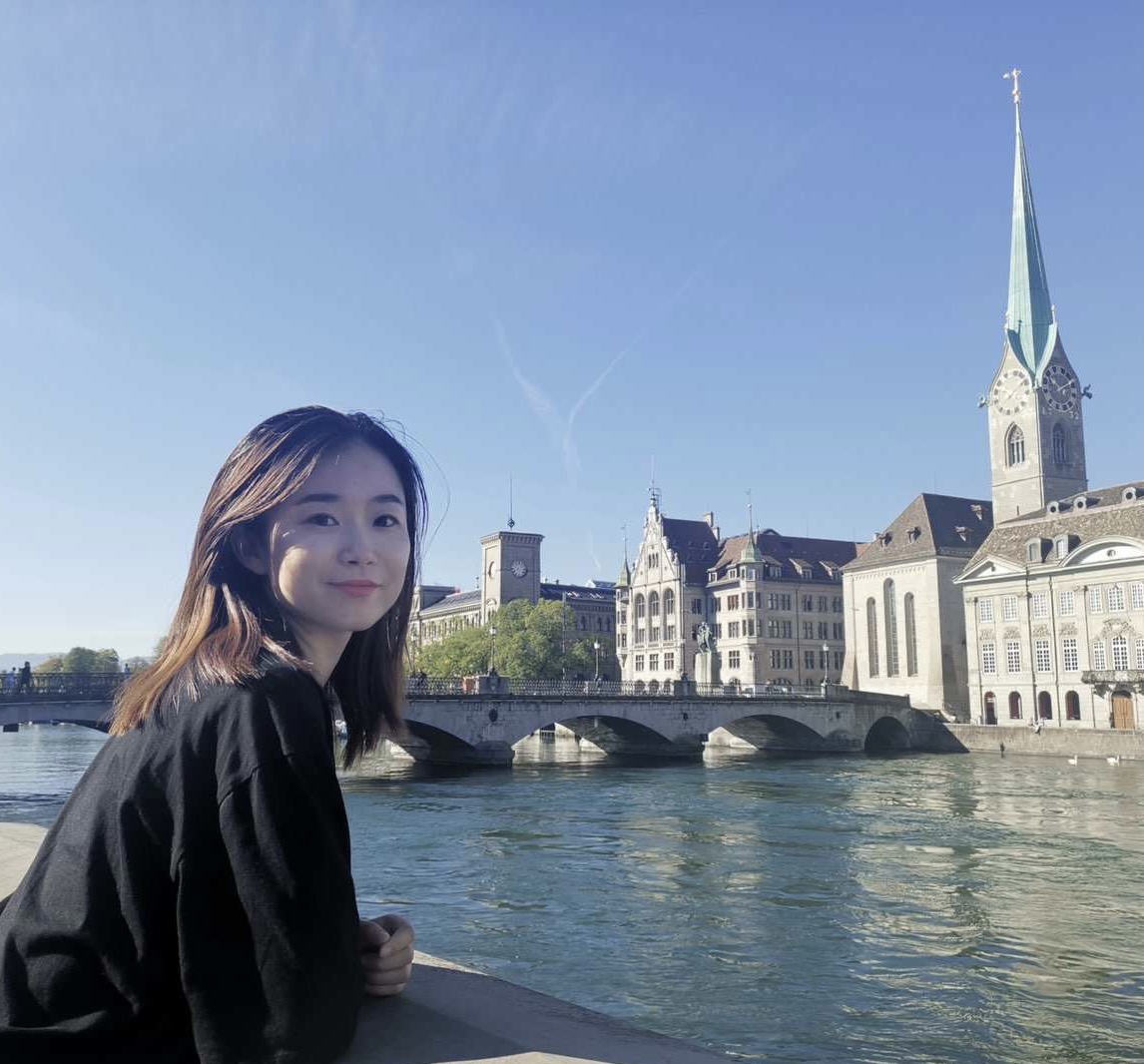 個(gè)人簡(jiǎn)介：傅煒如，1992年生于杭州，香港理工大學(xué)碩士。中國(guó)報(bào)告文學(xué)會(huì)員，浙江省作協(xié)會(huì)員。有作品見(jiàn)于《人民文學(xué)》《中國(guó)作家》《文藝報(bào)》等，著有長(zhǎng)篇報(bào)告文學(xué)《錢塘一家人》。現(xiàn)為文學(xué)刊物編輯。入選浙江省第十批“新荷計(jì)劃”人才庫(kù)。