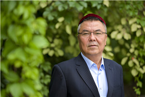 翻譯獎(jiǎng)：國(guó)家通用語(yǔ)言文字←→維吾爾文作者：玉蘇甫·艾沙（維吾爾族）         獲獎(jiǎng)感言文學(xué)翻譯在各民族交往交流交融過程中，在鑄牢中華民族共同體意識(shí)，構(gòu)筑中華民族共有精神家園，促進(jìn)民族團(tuán)結(jié)進(jìn)步事業(yè)中發(fā)揮著特殊的重要作用。我作為一名翻譯工作者深感肩上的責(zé)任重大，使命光榮。文學(xué)翻譯就是文學(xué)再創(chuàng)作的過程。如何能夠讓一部作品翻譯得更加精彩……