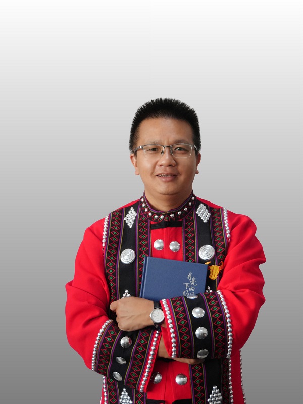 第十三屆全國少數(shù)民族文學(xué)創(chuàng)作駿馬獎(jiǎng)散文獎(jiǎng)獲得者