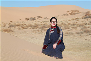 中短篇小說(shuō)獎(jiǎng)：《馱著魂靈的馬》  作者：娜仁高娃（蒙古族）         獲獎(jiǎng)感言面對(duì)大自然，面對(duì)在壯美大地上創(chuàng)造火熱生活的人們，我的心里會(huì)滋生書寫他們的故事、書寫我的家鄉(xiāng)——沙窩地的熱情。我想這是我熱愛文學(xué)的原因。我要由衷的感恩我的故鄉(xiāng)，感恩故鄉(xiāng)的人們和這個(gè)時(shí)代。