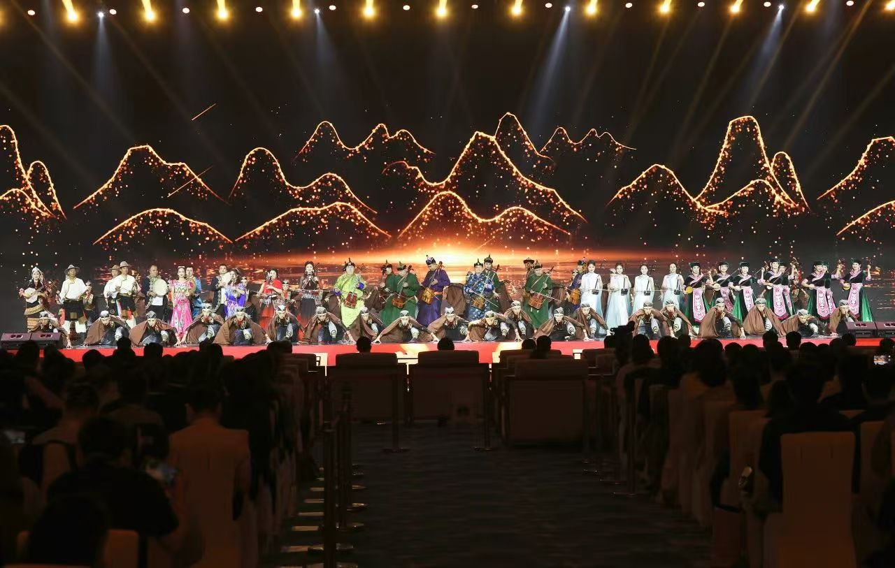 開場(chǎng)樂舞《萬(wàn)馬奔騰》