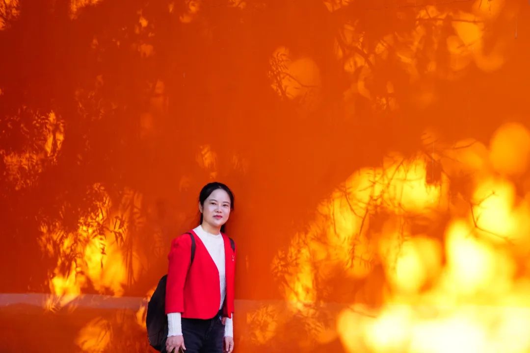 張巧慧，浙江寧波人，中國作協(xié)會員。曾參加中國作協(xié)《詩刊》社第30屆青春詩會。獲2015年華文青年詩人獎(jiǎng)、於梨華青年文學(xué)獎(jiǎng)、儲吉旺文學(xué)獎(jiǎng)、三毛散文獎(jiǎng)。入選“中國新銳女詩人二十家”。作品發(fā)表于《人民文學(xué)》《詩刊》《十月》《散文選刊》《山花》等十多種文學(xué)刊物，入選多種選集及排行榜。