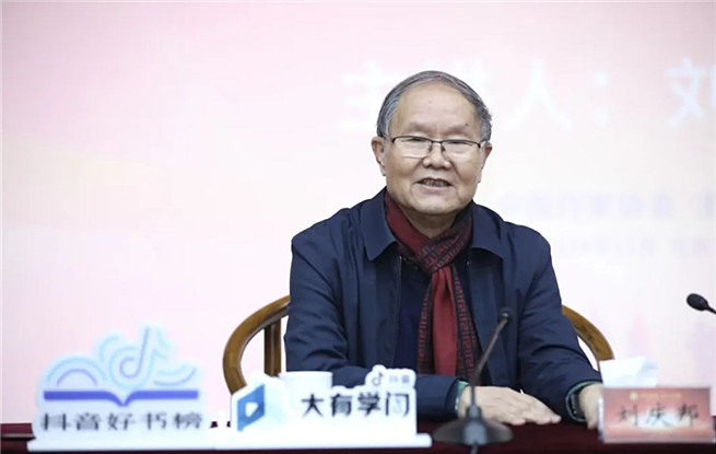 “船的勁兒是在帆上，人的勁兒是在心上”——“魯院大講堂”活動側(cè)記