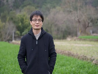 獨家訪談 | 東君：向內(nèi)走，觸及他們的記憶與欲望