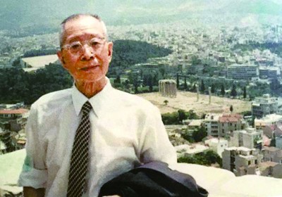 1986年，羅念生在雅典衛(wèi)城上