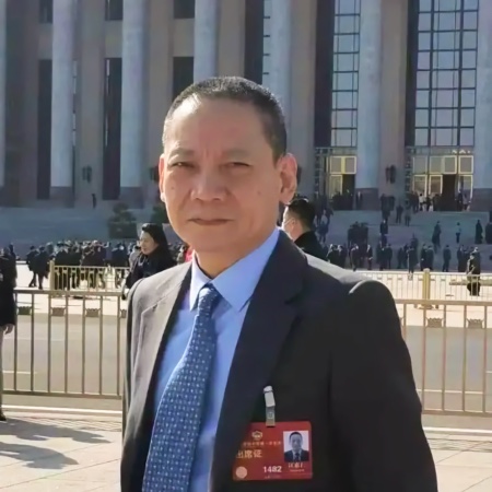 汪惠仁系全國政協(xié)委員、民進中央委員、百花文藝出版社總編輯