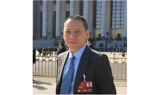 全國政協(xié)委員、民進(jìn)中央委員、百花文藝出版社總編輯汪惠仁