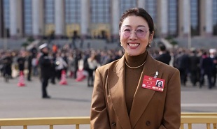 全國政協(xié)委員、北京市文聯(lián)副主席孟艷