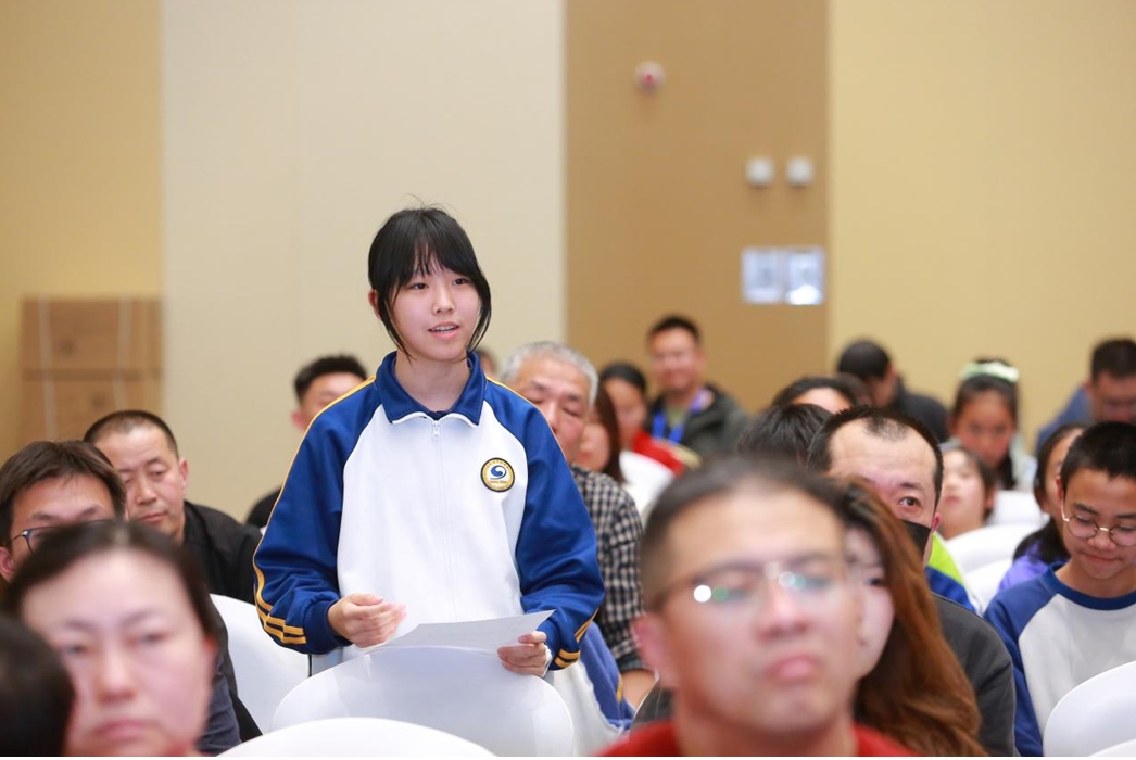 現(xiàn)場(chǎng)學(xué)生互動(dòng)提問(wèn)