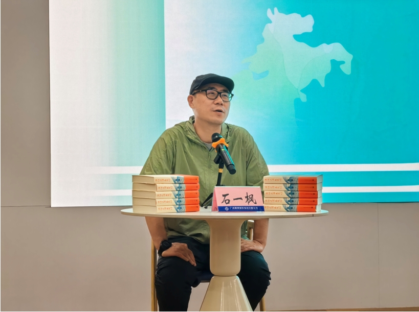 石一楓在防城港會(huì)場(chǎng)講課現(xiàn)場(chǎng)。（覃瀏榴 攝）