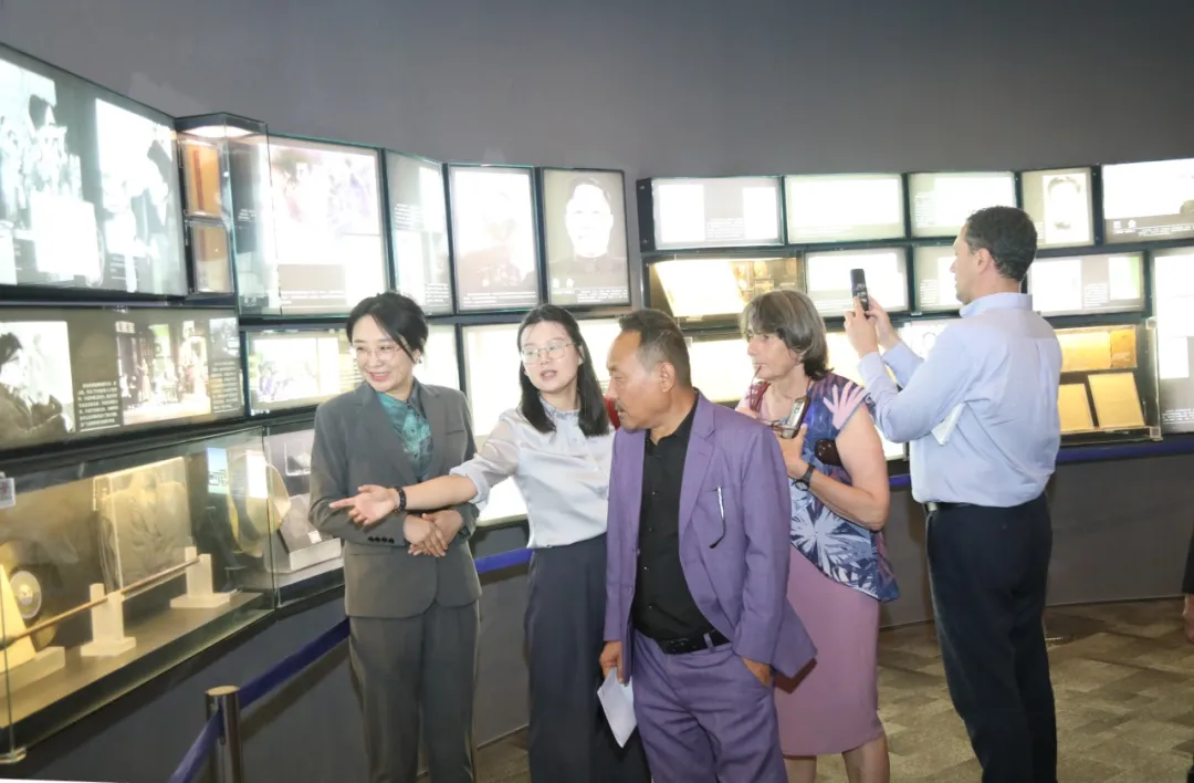 參觀(guān)中國(guó)現(xiàn)代文學(xué)館常設(shè)展