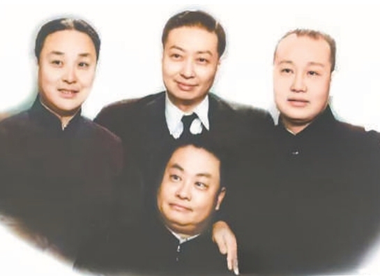 “四大名旦”的抗戰(zhàn)情懷　　抗戰(zhàn)時期，這四位京劇大師不與敵寇合作，不為敵人所利用，且以編演劇目借古喻今，展現(xiàn)了藝術(shù)家的高尚情操和民族氣節(jié)。[詳細]