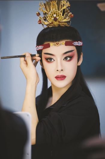 陳麗君首部原創(chuàng)大戲《我的大觀園》后臺(tái)照。