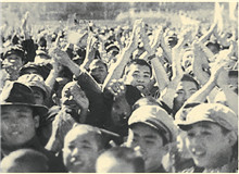 重整河山待后生——　　《四世同堂》的時間線是抗戰(zhàn)全程，小說雖然是虛構(gòu)的，但具體的描寫，連一株花草都是真實的。老舍身在重慶，心在北平。[詳細]