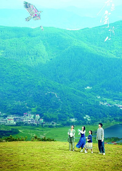 短篇網(wǎng)絡(luò)小說日漸成為影視改編的重要IP來源。圖為根據(jù)網(wǎng)絡(luò)小說《情人》改編的電視劇《春色寄情人》劇照。資料圖片