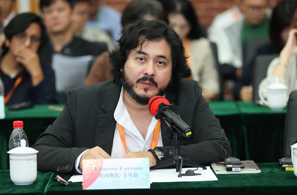 厄瓜多爾詩人埃內(nèi)斯托·卡里翁