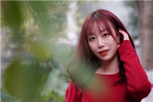 童話：獲獎作品《白夜夢想家》作者：諾亞         獲獎感言我們常說，在今天仍然堅持寫作，是一件不容易的事情，但它對于我來說是唯一的選項。我的兒童文學(xué)寫作不僅是為了孩子，也是為了兒時的自己。人是需要說很多話的，而沉默的孩子選擇閉上嘴……