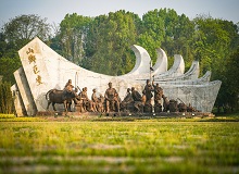 湖南益陽清溪村　　2022年8月1日，中國作家“深入生活、扎根人民”新時代文學實踐點在益陽清溪村授牌。[詳細]