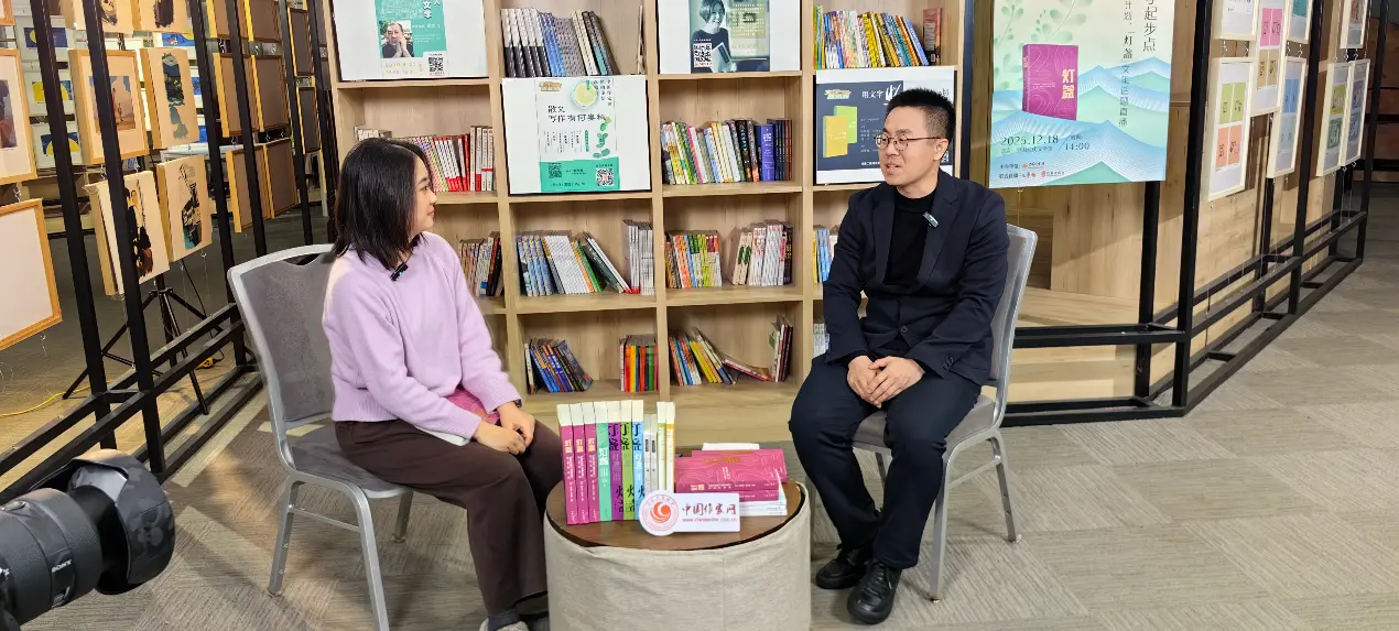 李嘯洋（右）談《燈盞》