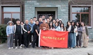 網(wǎng)絡(luò)作家赴實踐點(diǎn)采風(fēng)