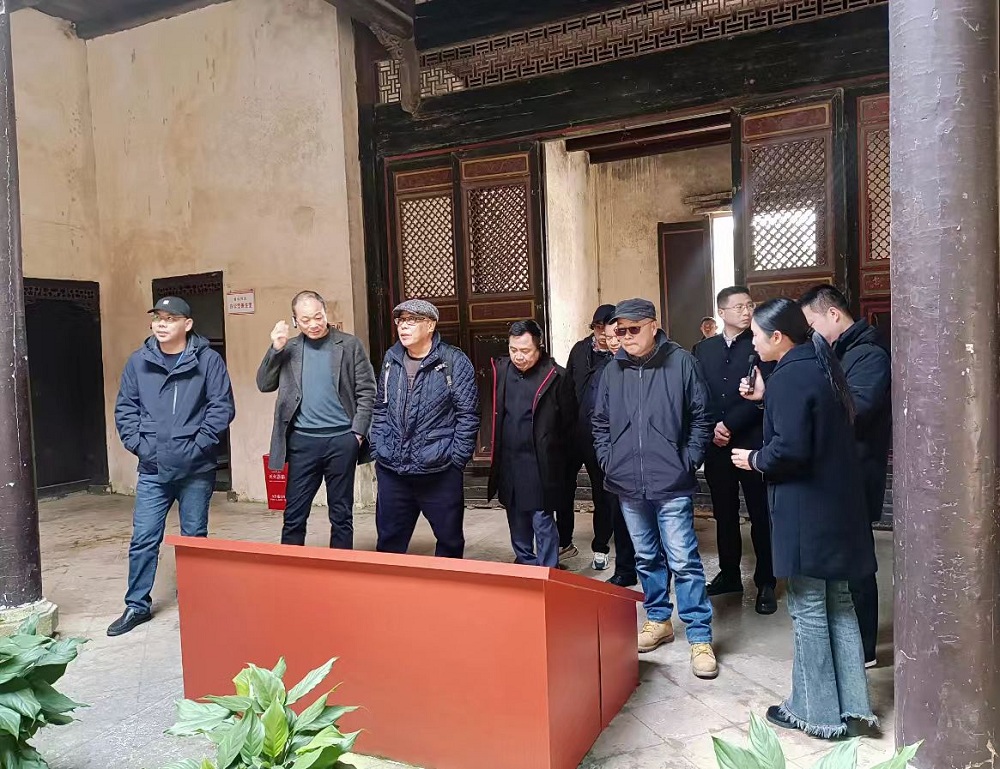 2025年2月11日，采風團一行在小布鎮(zhèn)革命舊居舊址群參觀。