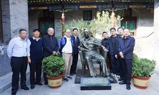 2025年著名作家“杏花村汾酒文化采風團”一行走進賈家莊