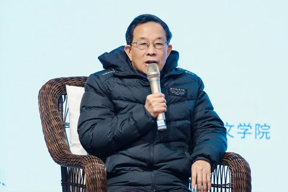 圖片包含 人, 男人, 女人, 穿著

AI 生成的內(nèi)容可能不正確。