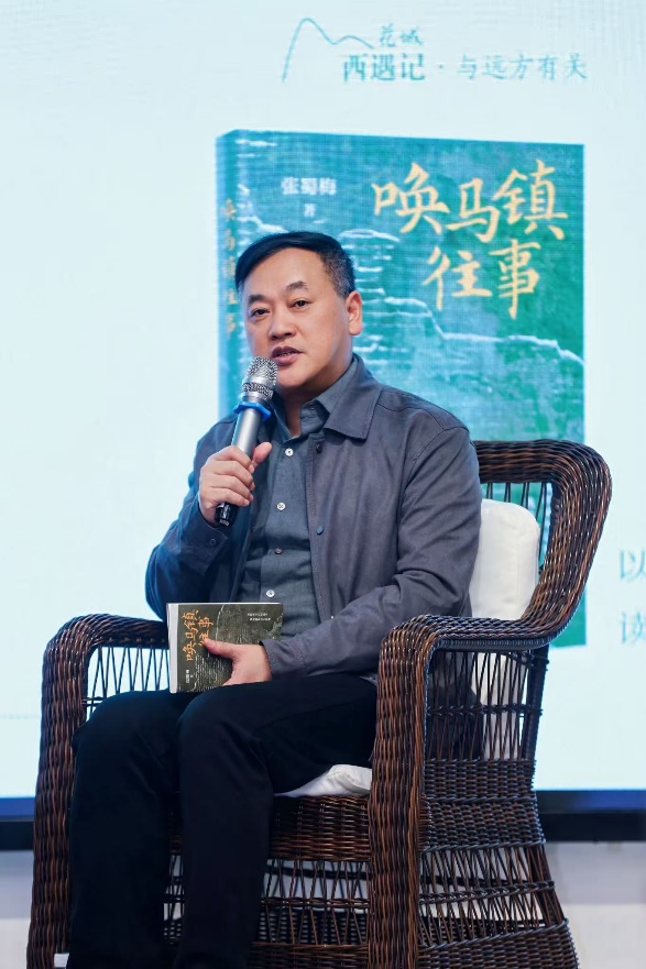 穿著西裝筆挺的男子與配字

AI 生成的內(nèi)容可能不正確。