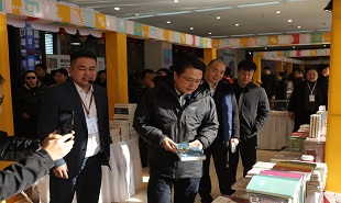 陳彥與作家們走進(jìn)“文學(xué)市集”