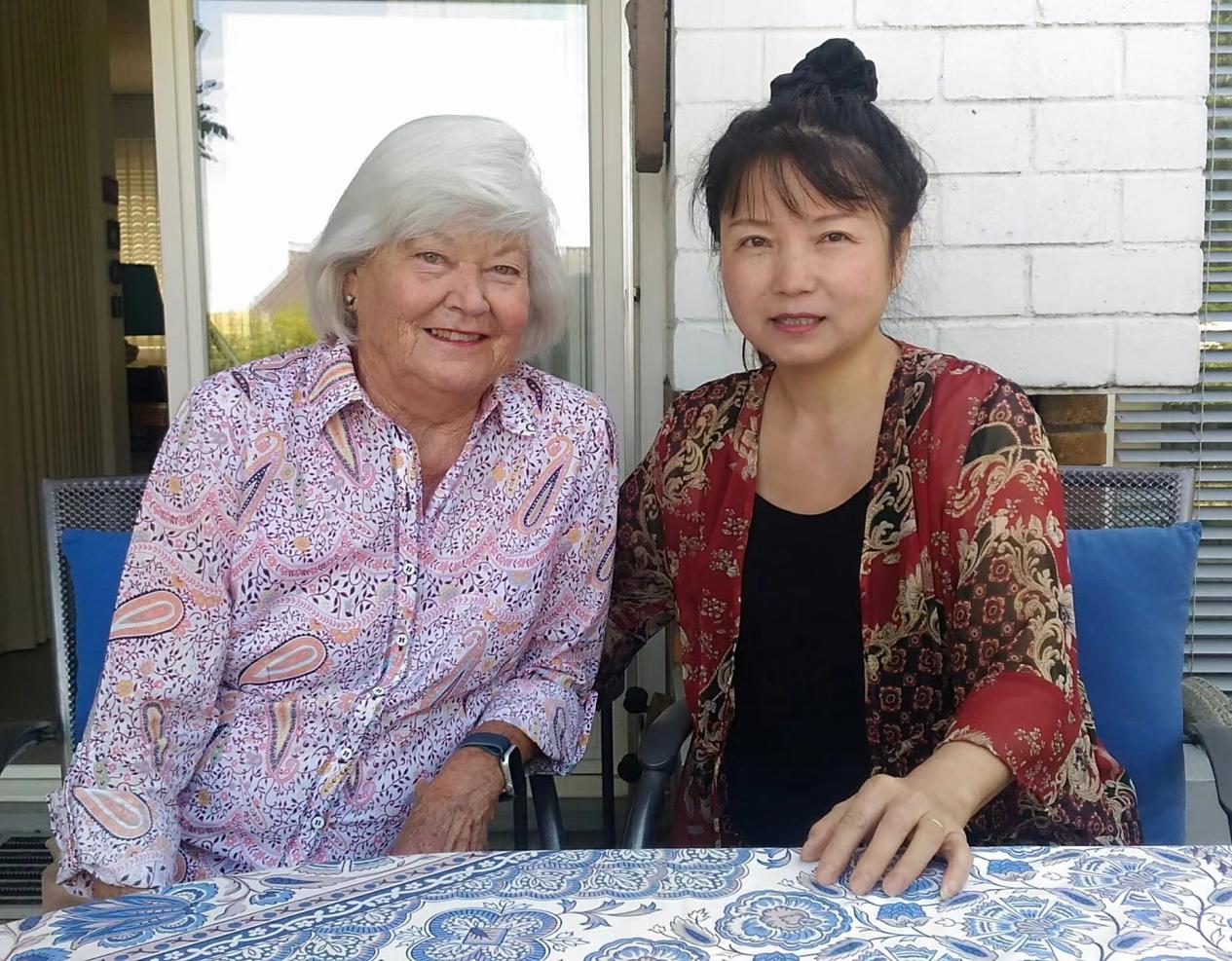 多洛絲·威爾納與本書作者海嬈