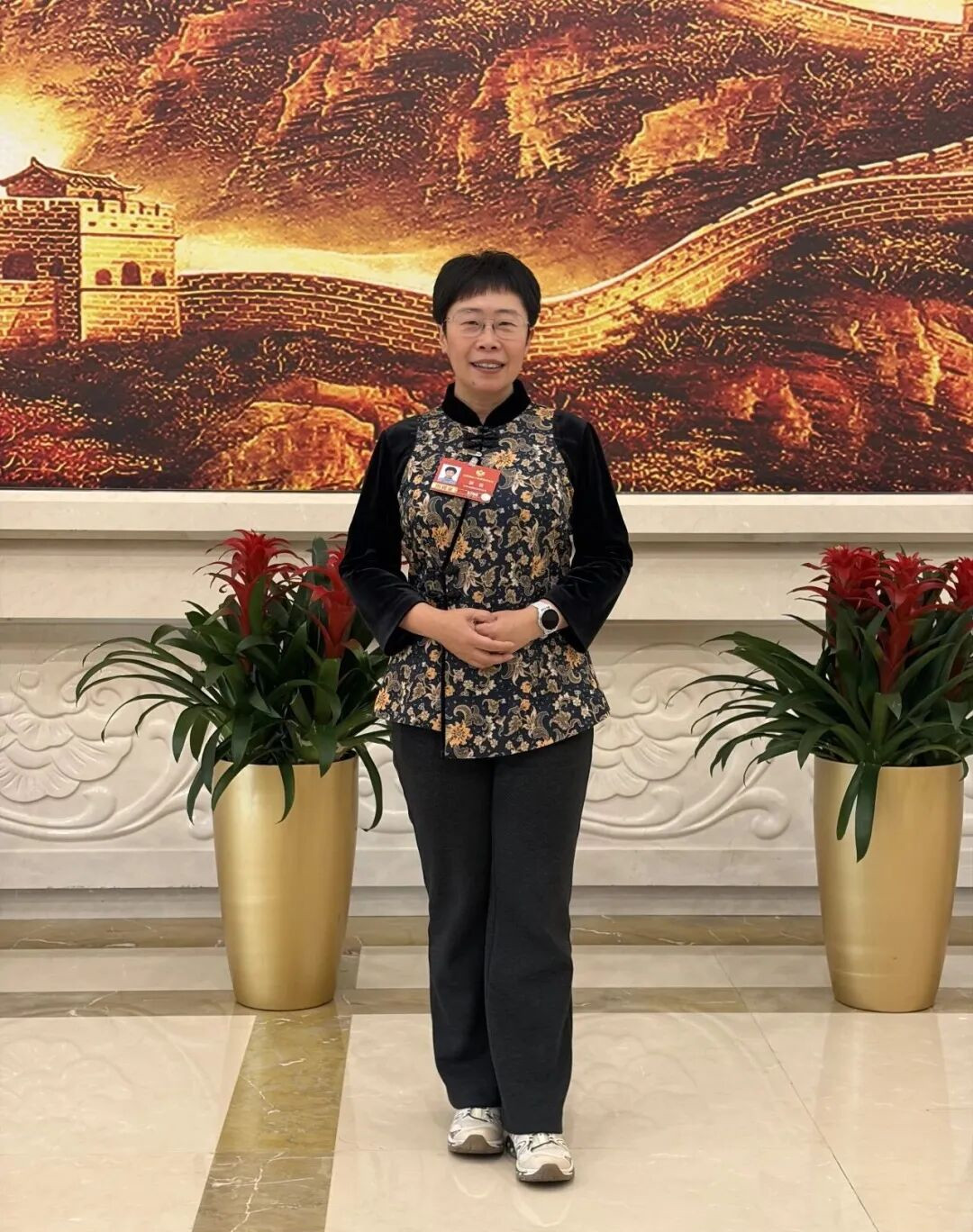 全國政協(xié)委員，全國婦聯(lián)副主席（兼），中央民族大學(xué)黨委委員、教授蒙曼