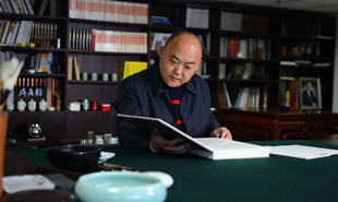 全國政協(xié)委員、民盟中央文化委員會副主任、中國國家畫院藝術(shù)家洪厚甜