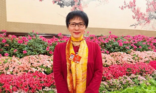 全國政協(xié)委員、云南省音協(xié)主席宗庸卓瑪