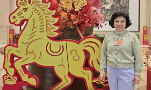 全國政協(xié)委員、國家京劇院藝術(shù)總監(jiān)袁慧琴