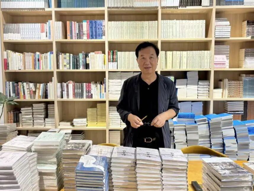 王堯：在日常中寫弦歌，尋一樹永不凋零的桃花