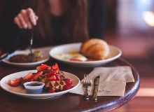 與大師共進午餐　　“昨晚我喝醉了。我仔細想了想——你是我目前活著的唯一理由?！?#13;[詳細]