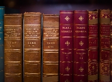 古法　　老簡是一位小有名氣的室內建筑設計師。因為經常出現(xiàn)在一些公共場合，他需要合適的服裝……[詳細]