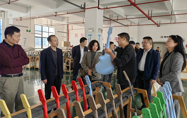 全國文學(xué)名家走進(jìn)遵義開展創(chuàng)作實(shí)踐活動