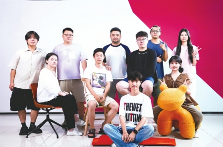 短視頻賬號(hào)“郝家豁”團(tuán)隊(duì)的年輕人。