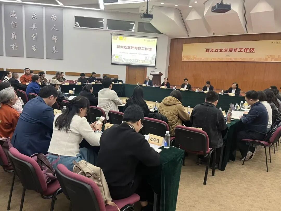 “提起筆，就不要忘記人”