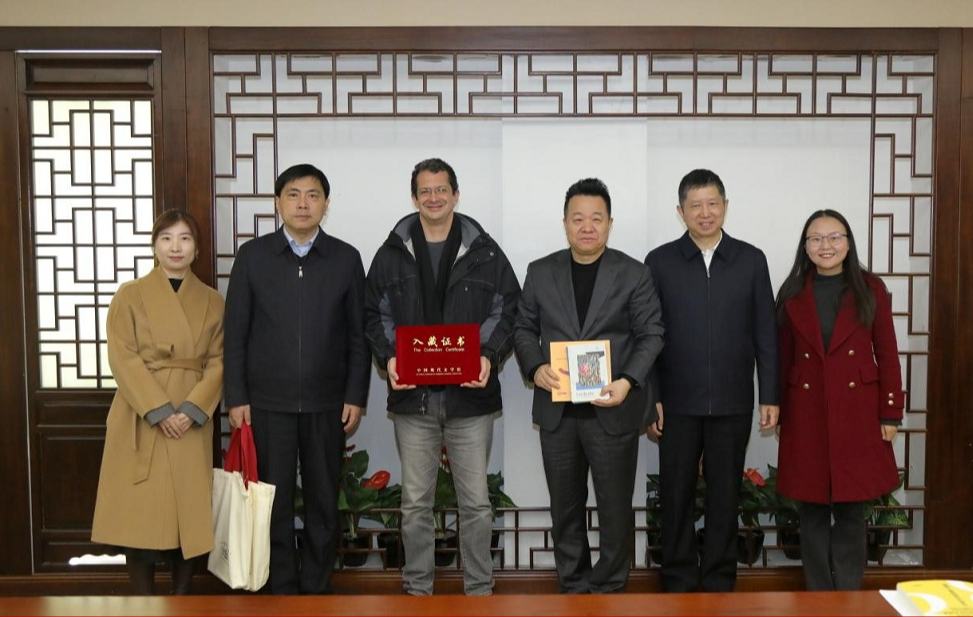 巴西作協(xié)副主席里卡多·費(fèi)爾南德斯參觀中國(guó)現(xiàn)代文學(xué)館