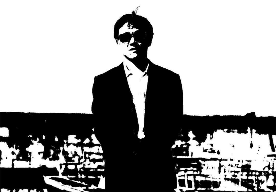 趙衛(wèi)峰，白族，70后，中國(guó)作協(xié)會(huì)員。詩(shī)文散見(jiàn)報(bào)刊及多種選本，著有詩(shī)集、評(píng)論集、民族史集等多部。主編《漂泊的一代·中國(guó)80后詩(shī)歌》《中國(guó)90后詩(shī)選》《中國(guó)少數(shù)民族詩(shī)選》等多部選集，貴陽(yáng)市作協(xié)副主席，貴州省文藝評(píng)論家協(xié)會(huì)副主席。