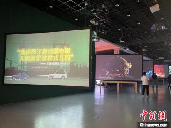 展覽現(xiàn)場?！⊥τ?攝