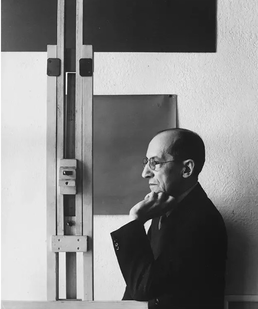 1942年，蒙德里安在紐約工作室